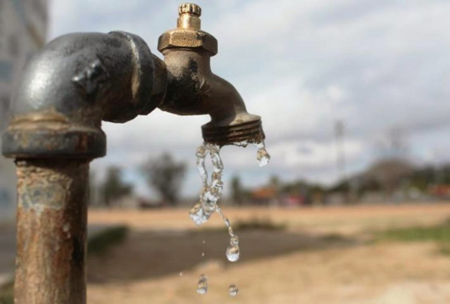 Escasez de agua en comunidades urbanas: causas y soluciones